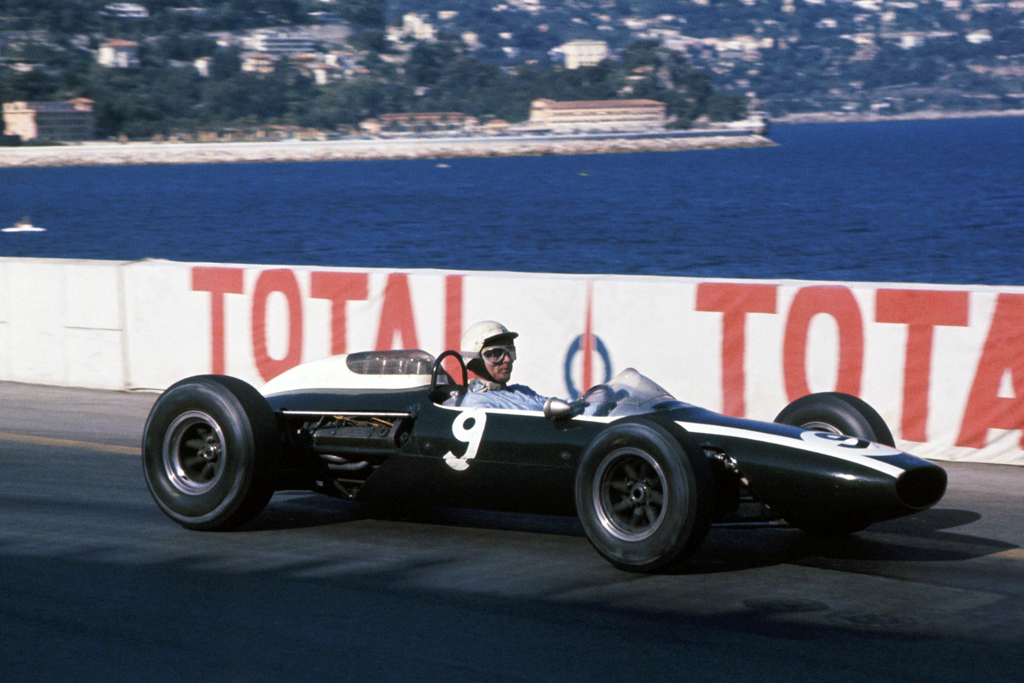 Phil Hill (USA) Cooper T73.