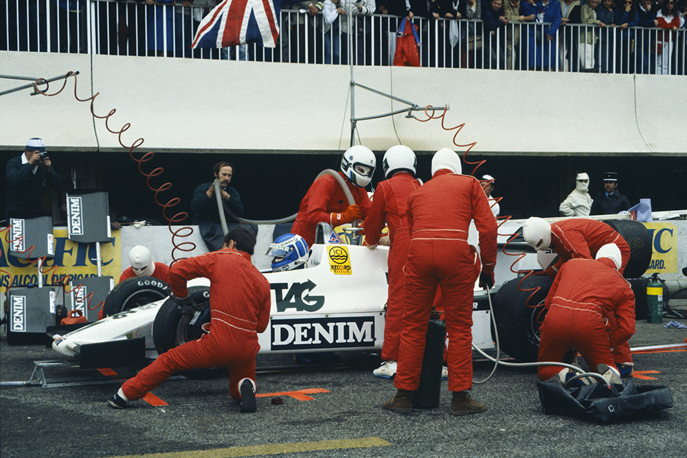 Keke Rosberg, Williams FW08C Ford, makes a pitstop.