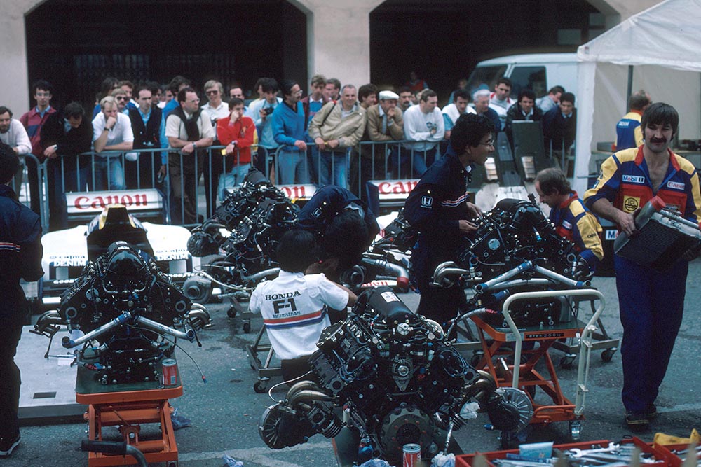 4 Williams engines in the paddock.