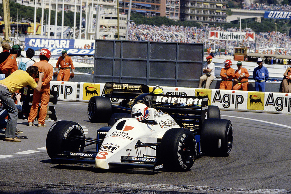 Martin Brundle corners in his Tyrrell 015 Renault.