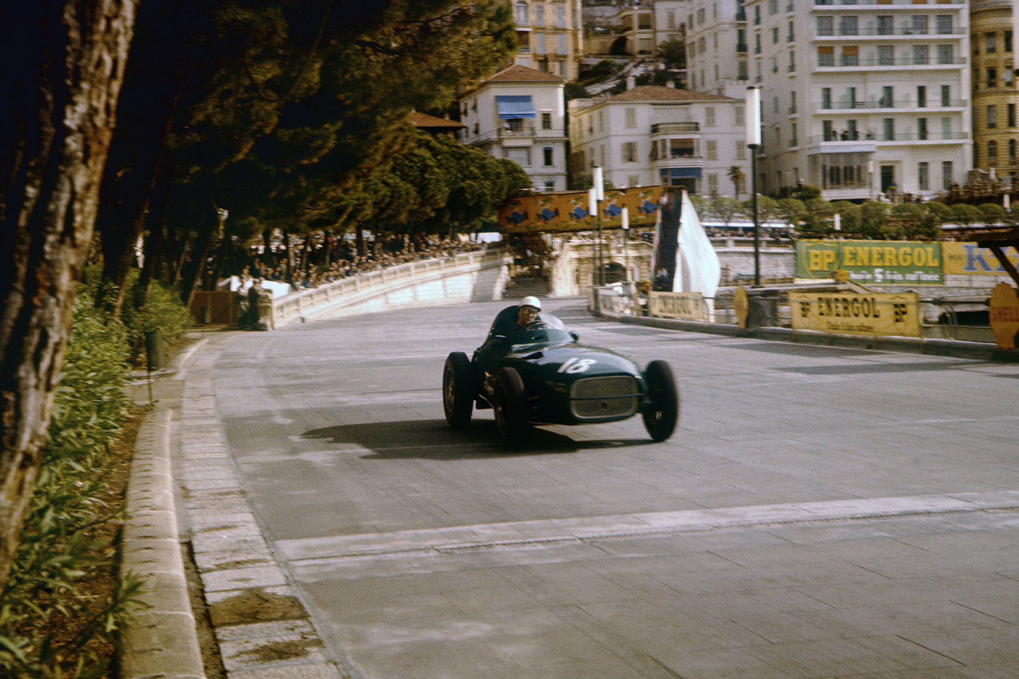 Stirling Moss approaches the Swimming Pool section in his Vanwall, 1957 Monaco Grand Prix.