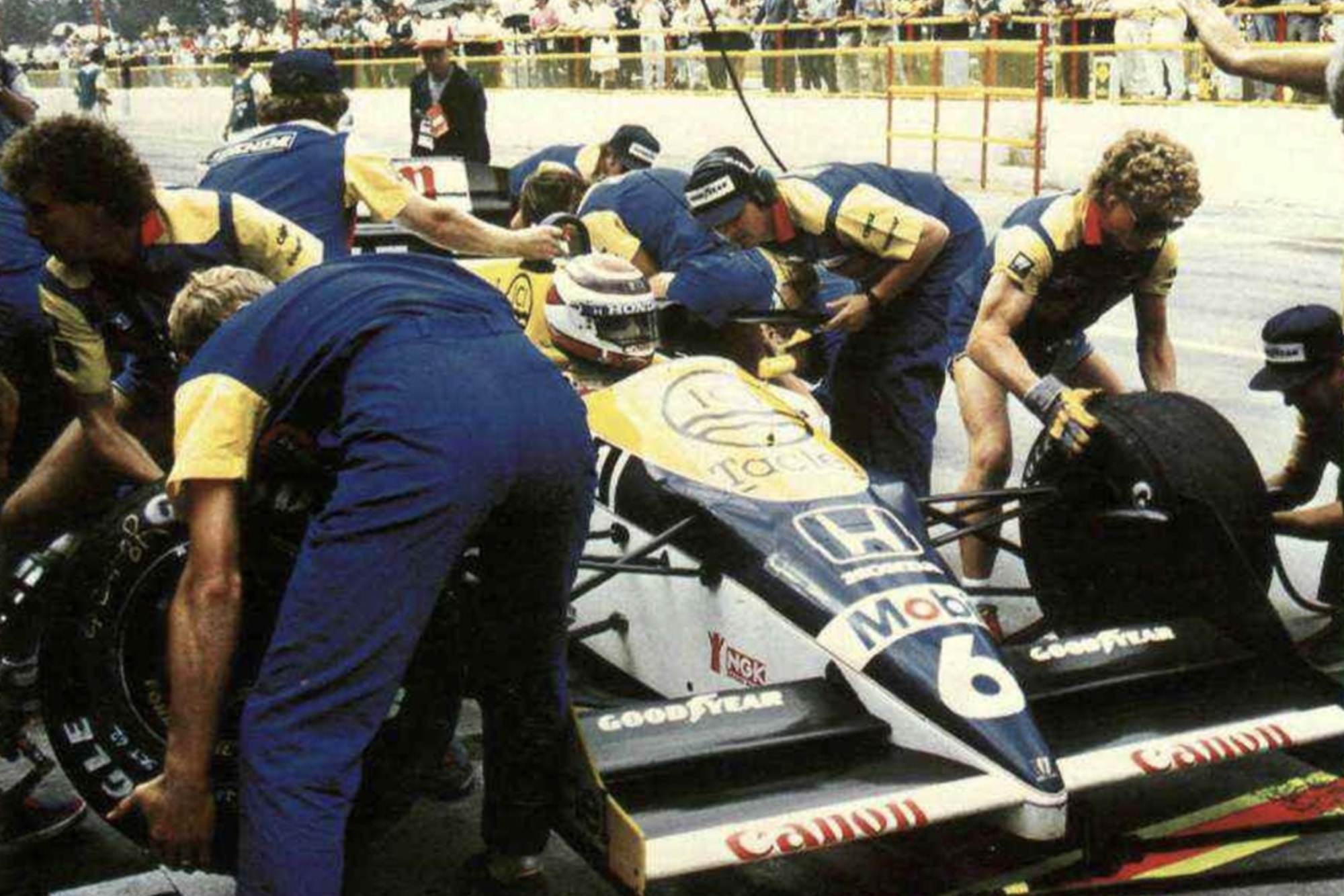 Nelson Piquet during a pit stop at the 1986 Mexican Grand Prix