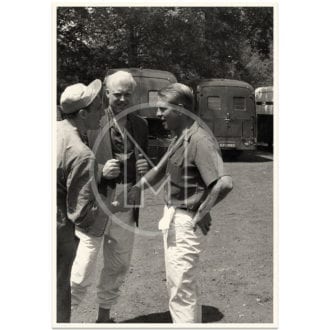Product image for 1957 French Grand Prix | Hawthorn & Collins in discussion | Photograph