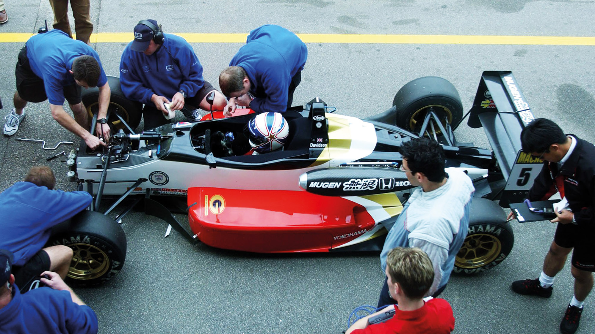 Dallara of Anthony Davidson in the pits at F3 Macau Grand Prix