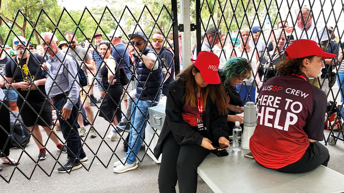 Australian GP crowds shut outside gate 2020