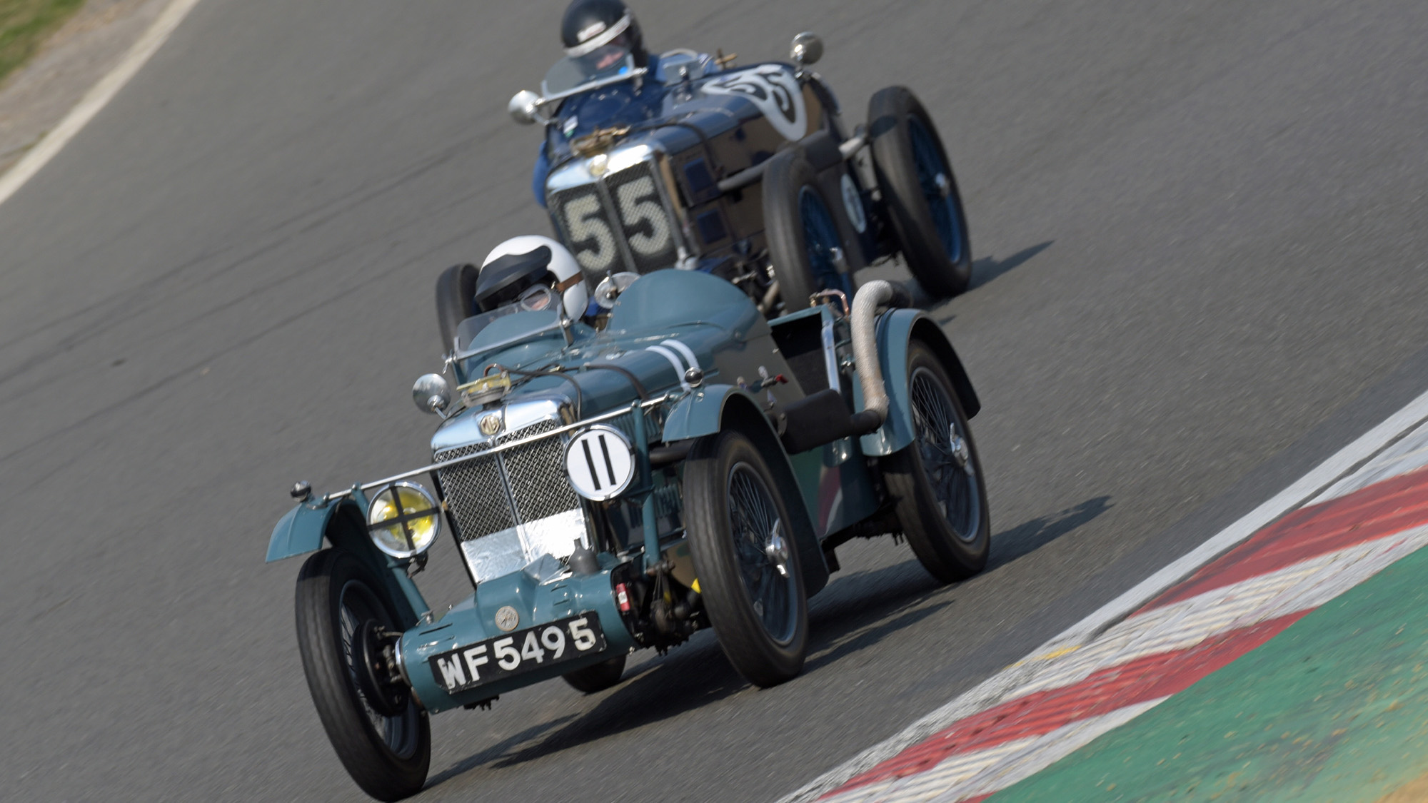 Fred Boothby and Duncan Potter battling in 2022 Triple-M Challenge race