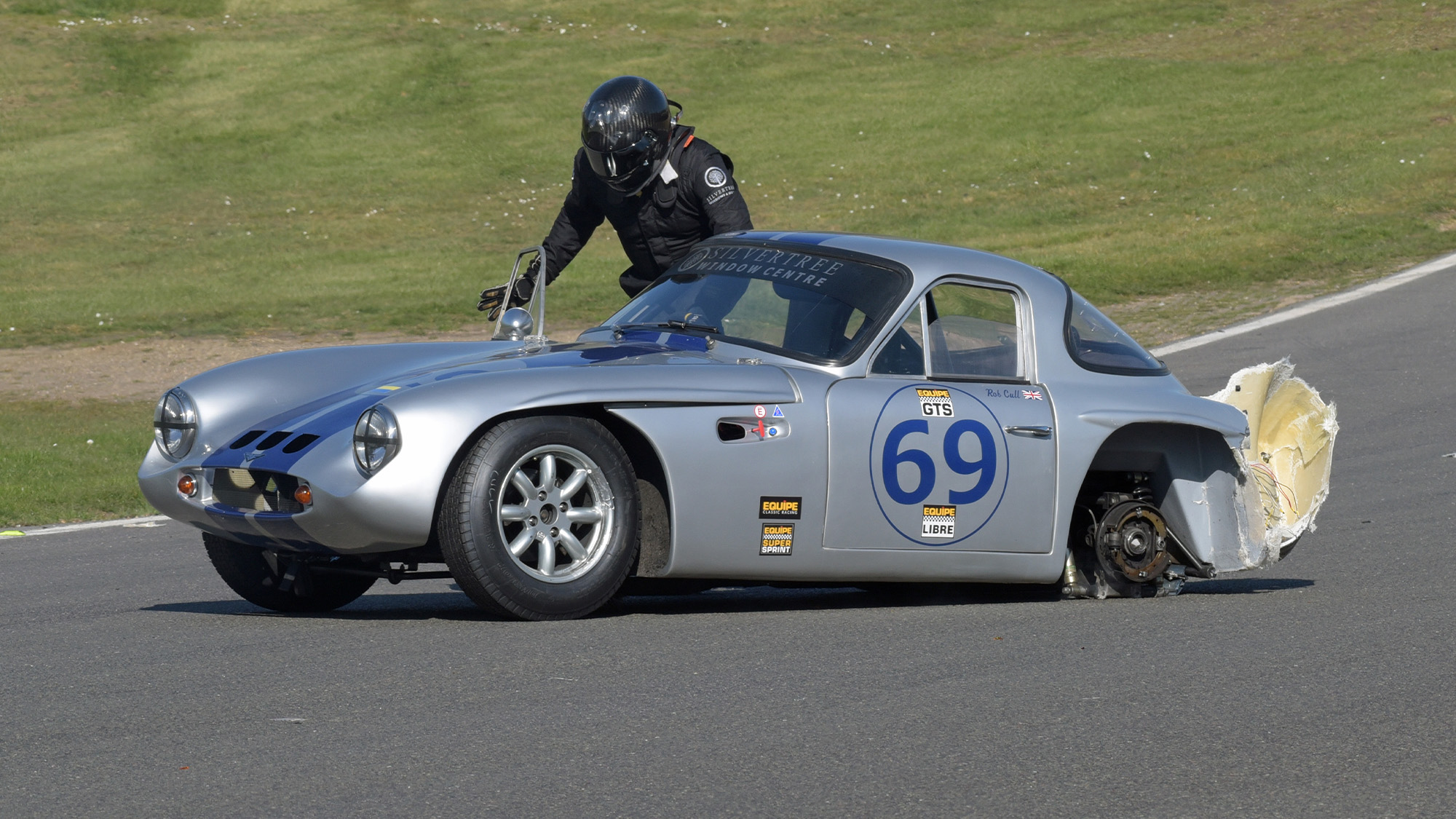 TVR Grantura of Rob Cull missing a rear wheel