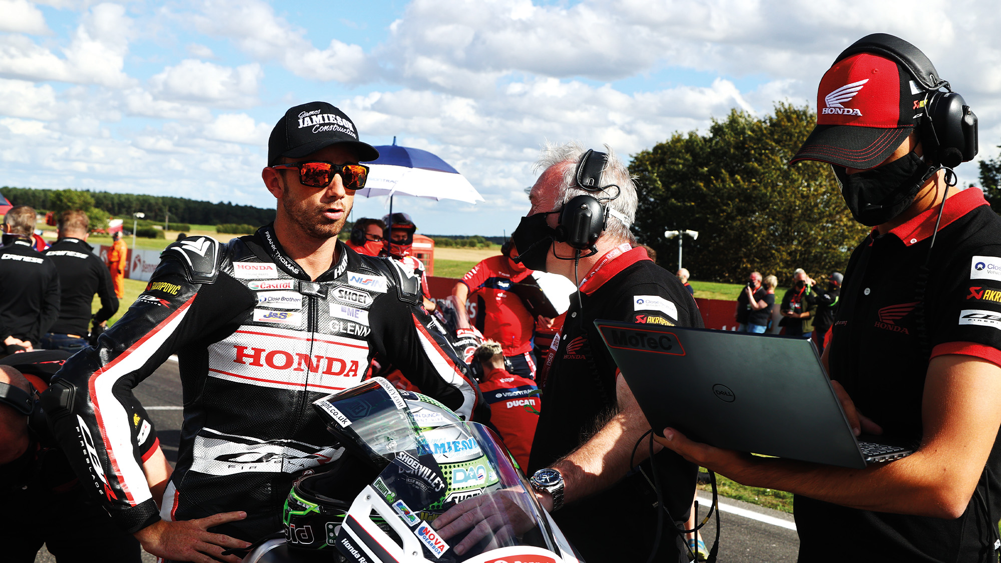 Glenn Irwin on the grid in a British Superbikes race